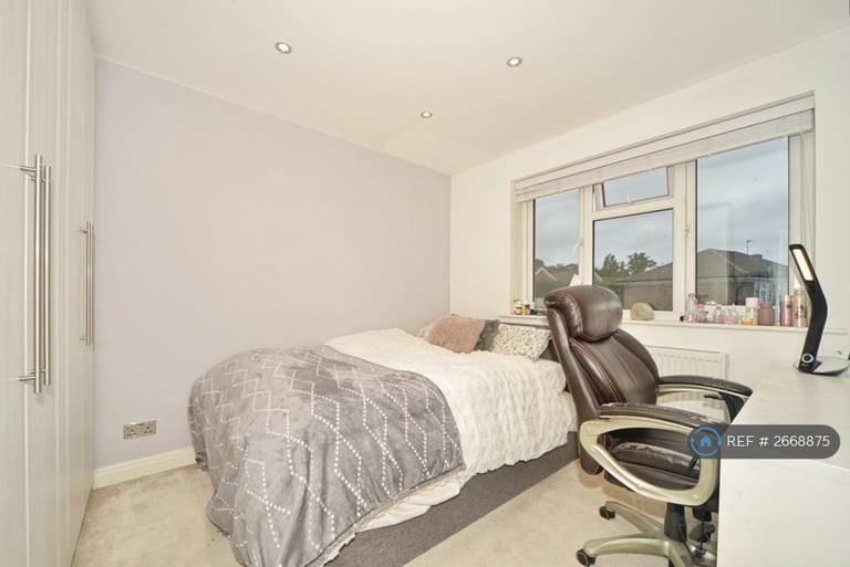 4 bedroom house in Lysander Way, Orpington, BR6 (4 bed) (#2668875)