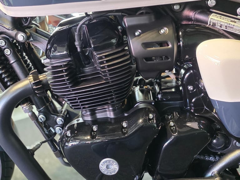 2025/75 ROYAL ENFIELD SHOTGUN 650cc EURO 5 2025 MODEL 5 MILE'S 