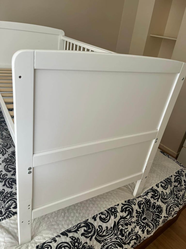 Baby Elegance Travis Baby Cot Bed with Mattress