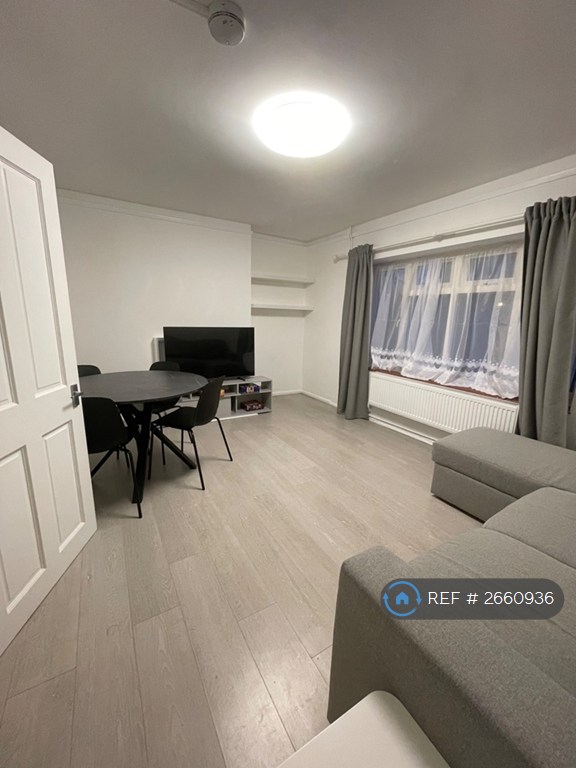 2 bedroom flat in Broadhurst Gardens, London, NW6 (2 bed) (#2660936)