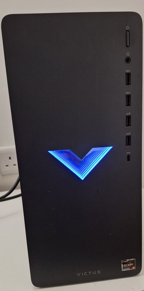 Gaming PC with metal back keyboard and mouse - Used - Front RGB - HP Victus 15L