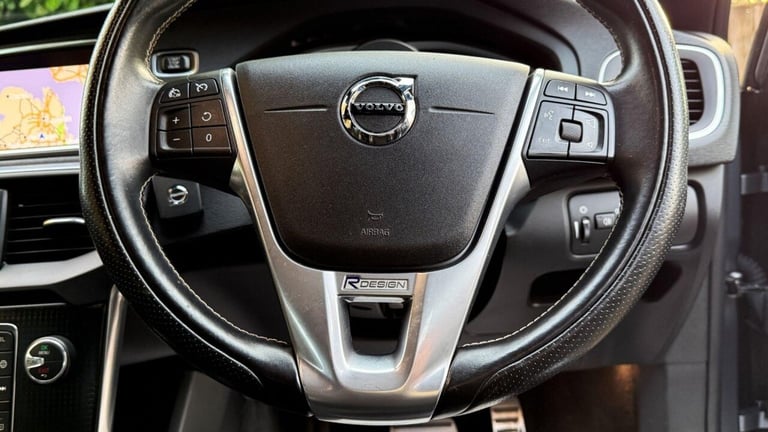 2017 Volvo V40 2.0 D2 R-Design Nav Plus Auto Euro 6 (s/s) 5dr Hatchback Diesel Automatic