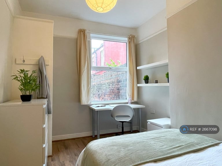 7 bedroom house in Garmoyle Road, Liverpool, L15 (7 bed) (#2667098)