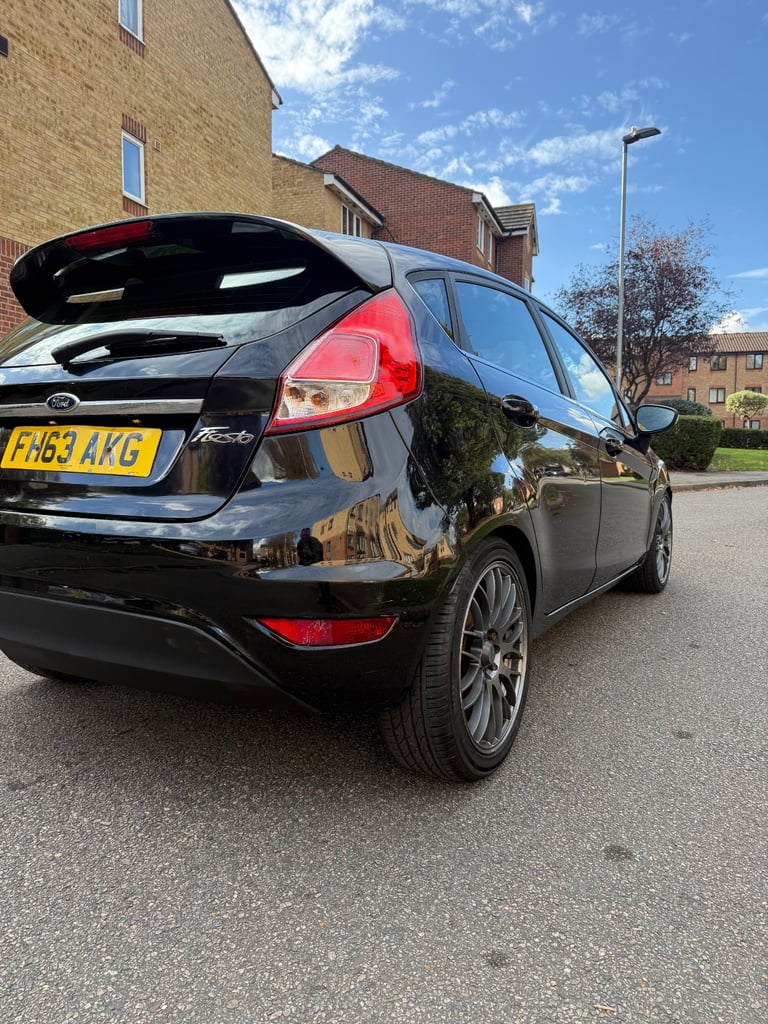 Ford, FIESTA, Hatchback, 2014, Manual, 1241 (cc), 5 doors