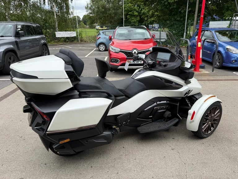 2025 Can-Am Spyder RT Sea to Sky1330cc 6 speed semi auto trike White