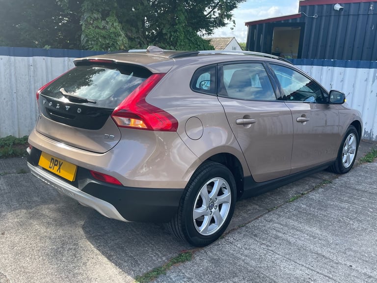 2014 Volvo V40 Cross Country 1.6 D2 CROSS COUNTRY SE AUTOMATIC 5-Door Diesel
