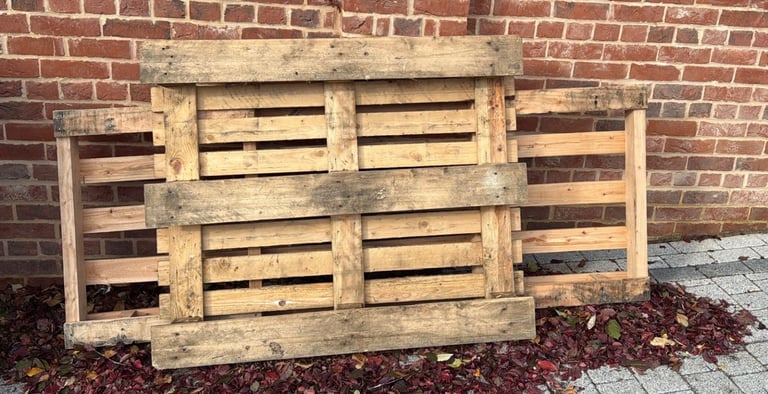 image for 2 Wooden pallets 