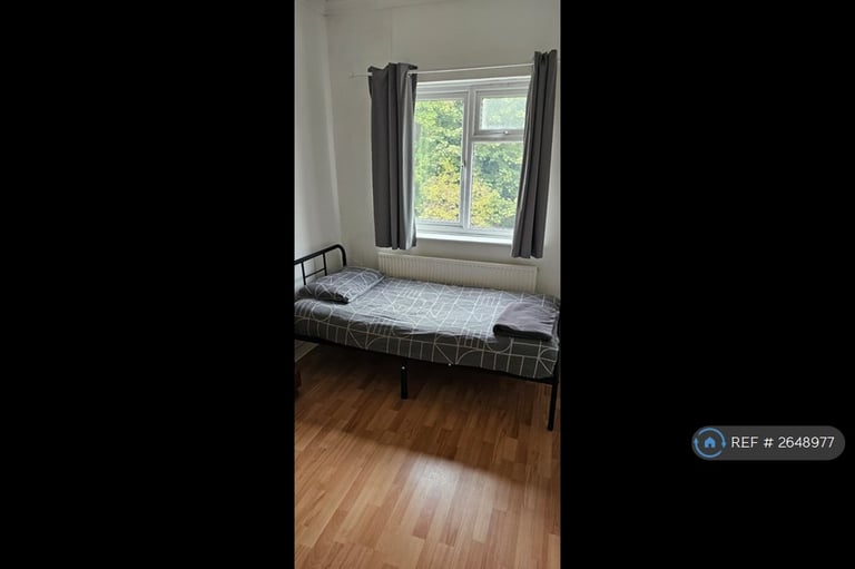 5 bedroom house in Bentley New Drive, Walsall, WS2 (5 bed) (#2648977)