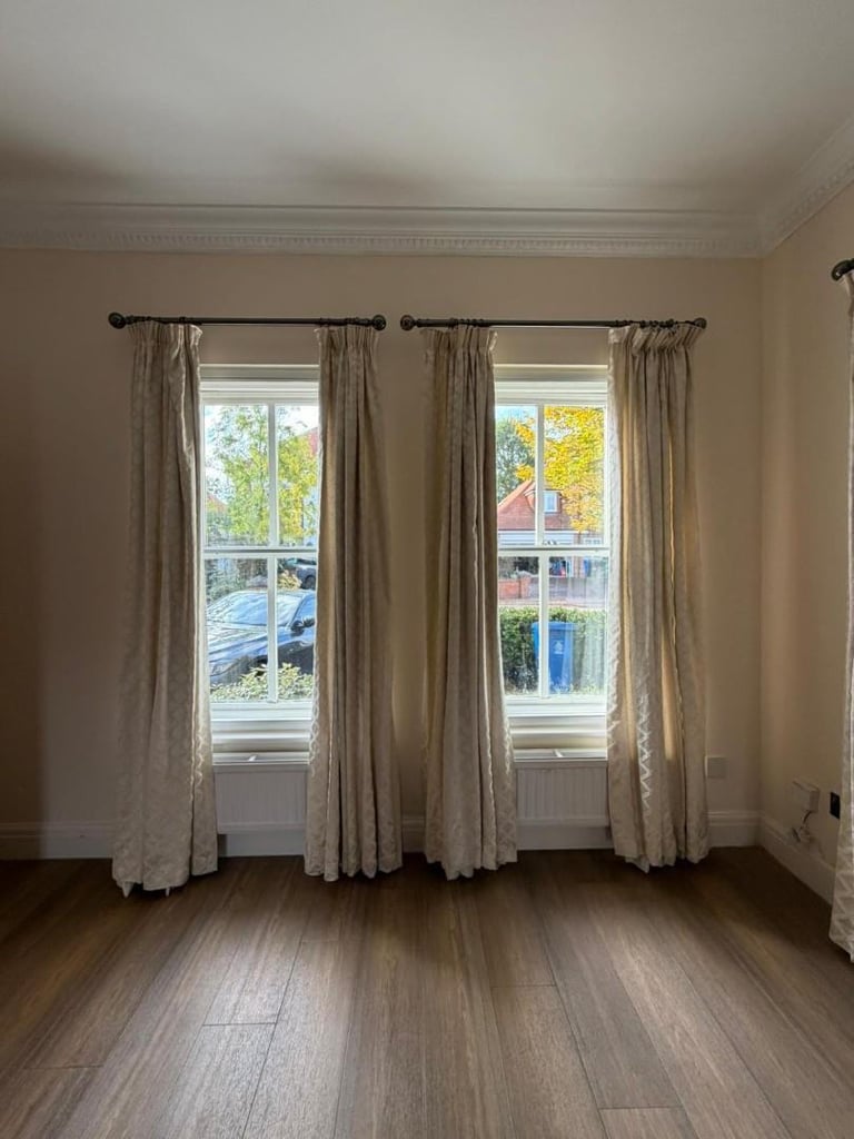 5 BEDROOM DETACHED HOME IN WINDSOR