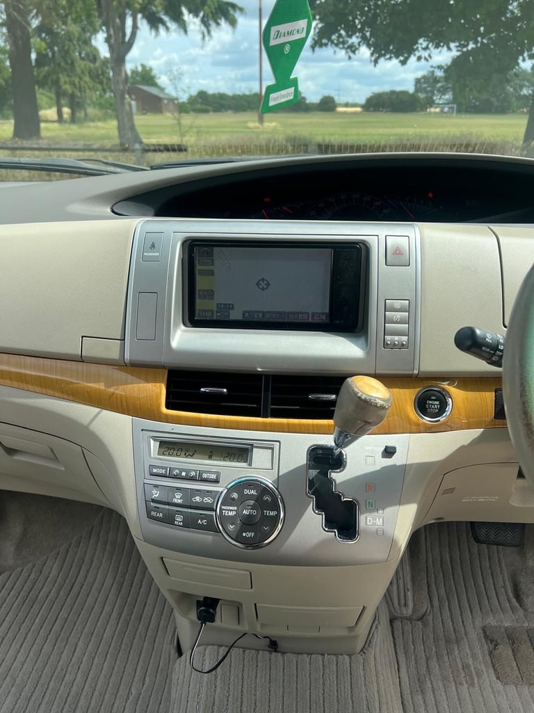 Toyota estima 2008 2.4 petrol automatic Ulez free 7 seats Screens with Bluetooth