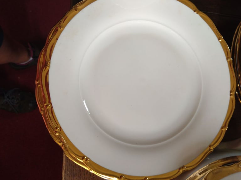Dinner set white with gold rim