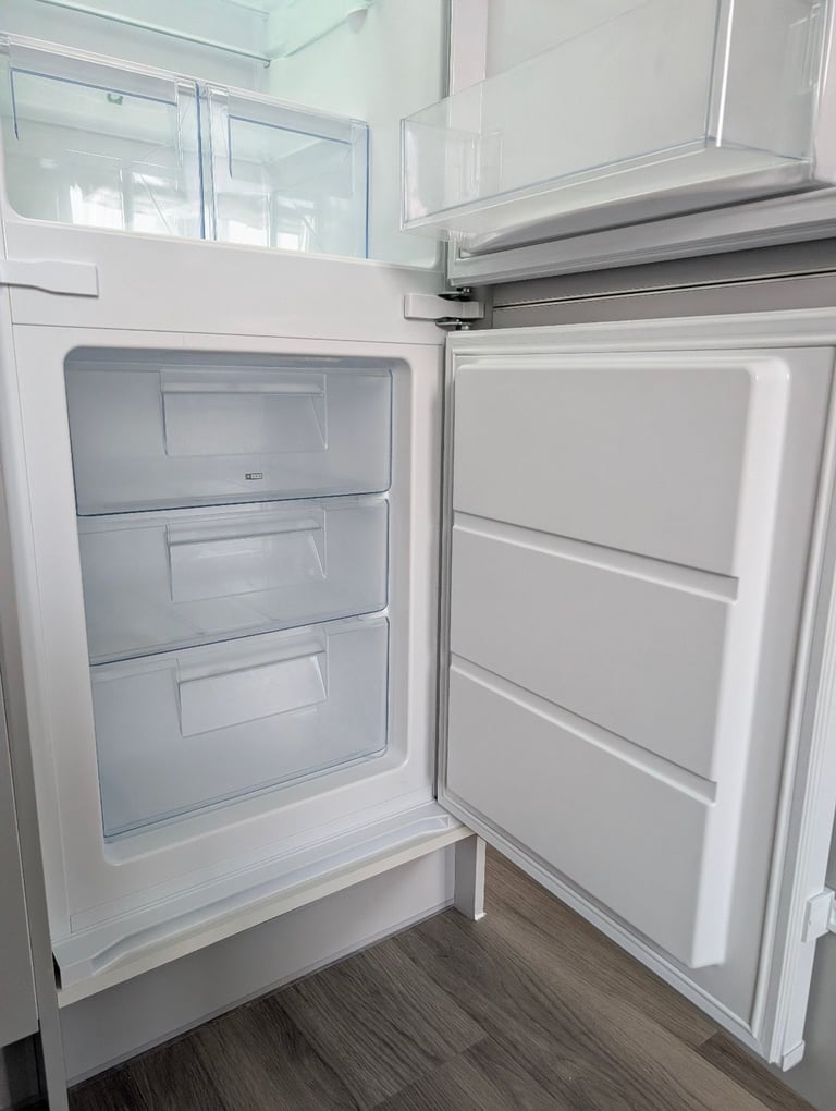 Integrated Fridge freezer - AEG 6000 TwinTech. 
