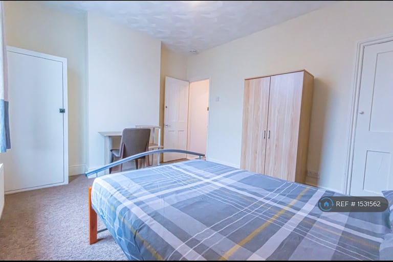 4 bedroom house in Cleveland Road, Southsea, PO5 (4 bed) (#1531562)