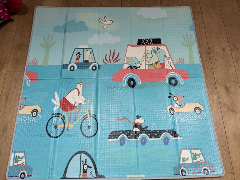 Large children's playpen with reversible soft mat