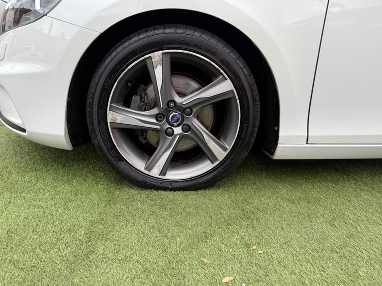 2015 Volvo V40 2.0 T2 R-Design Hatchback 5dr Petrol Manual Euro 6 (s/s) (122 ps) HATCHBACK Petrol...