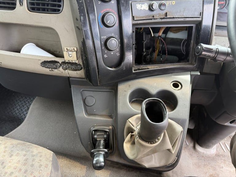 2010 Renault MIDLUM (45) NA Diesel Manual