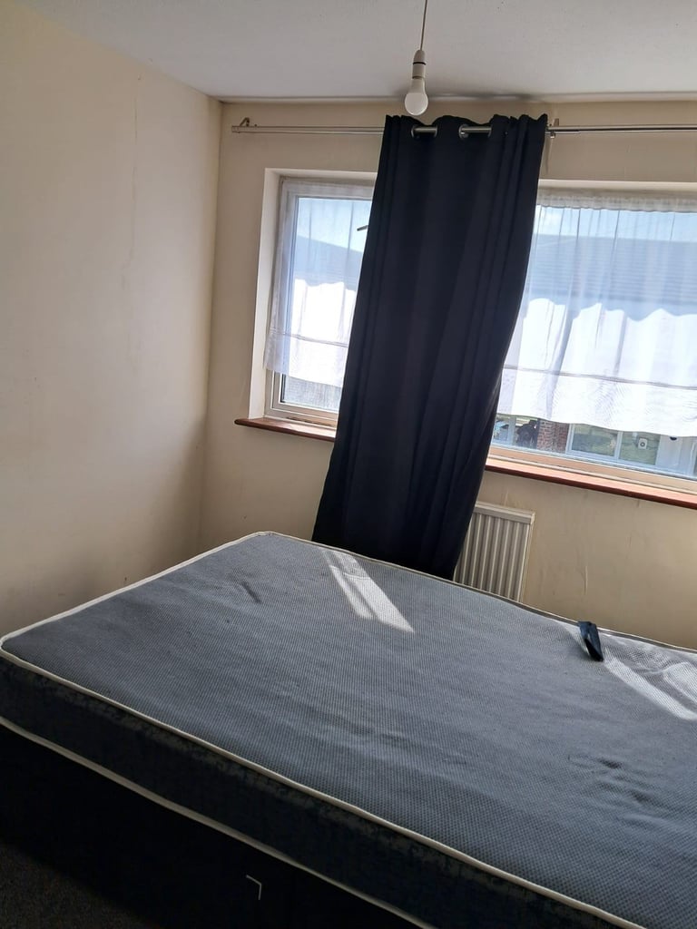 BIG MEDIUM ROOM FOR £688pcm, IN HORNCHURCH, RM12 5QJ (BILLS INCLUDED) AVAILABLE STRAIGHTAWAY!