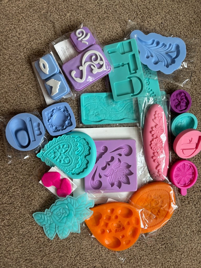 Cake decorating equipment 