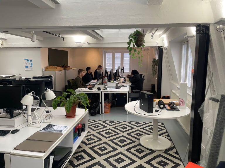 Desirable Top Floor Office Studio Premises available near Tower Bridge SE1