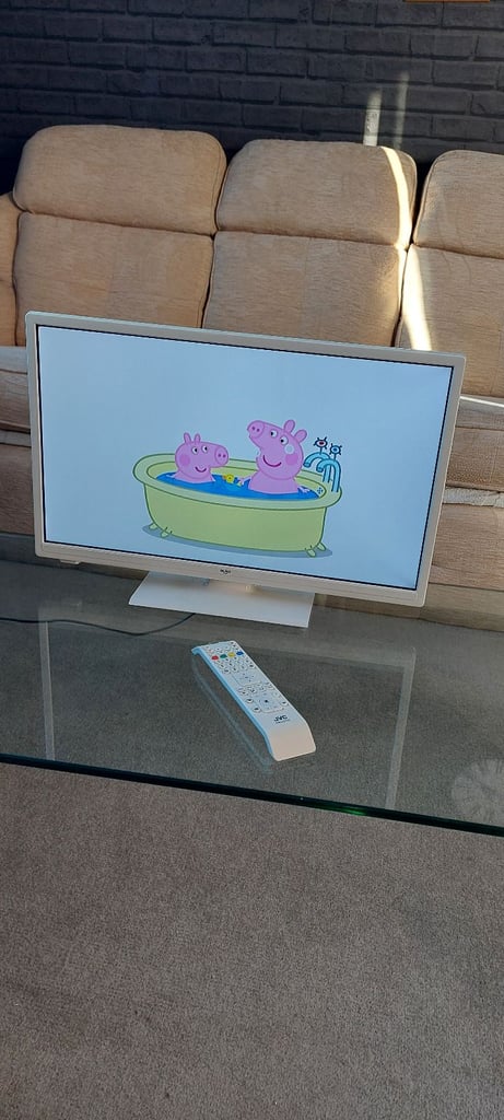 24 inch Bush Freeview Tv with Dvd