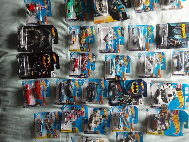 100 Hotwheels Character Collectors Cars 