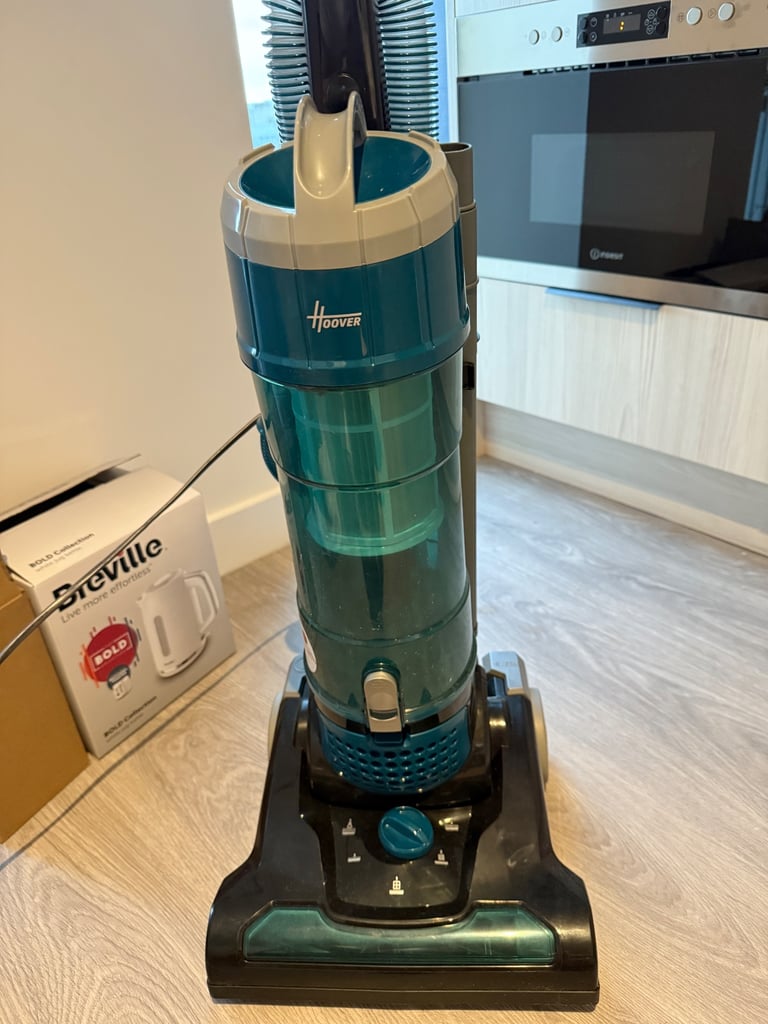 Hoover breeze vacuum cleaner