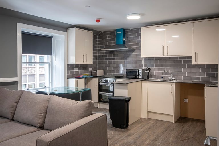 FLAT SHARE: DOUBLE ROOM for let in central, Old Town location – available soon