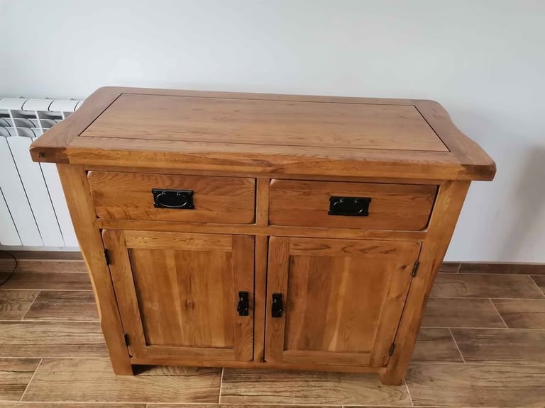 image for CAN DELIVER - OAK FURNITURE LAND RUSTIC OAK SIDEBOARD IN VERY GOOD CONDITION 