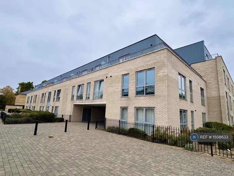 2 bedroom flat in Albarn Court, Colchester, CO2 (2 bed) (#1508633)