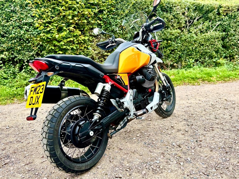 Moto Guzzi, TT Evocative, 2023 2426 miles 1 owner