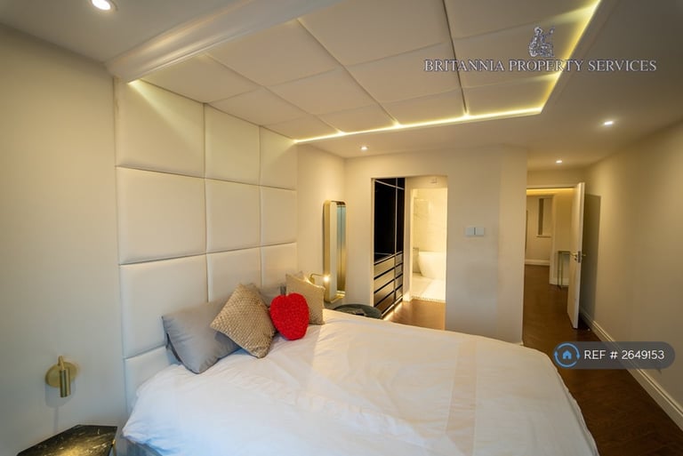 3 bedroom flat in The Mailbox, Birmingham, B1 (3 bed) (#2649153)