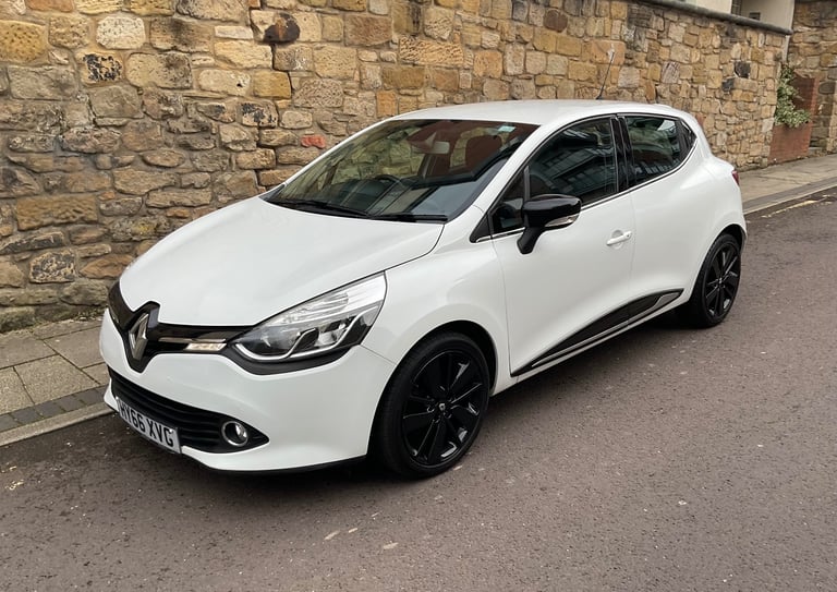 2016 Renault Clio 1.5 dci Dynamique Nav S. 5 Door Diesel Hatchback. Excellent Condition 