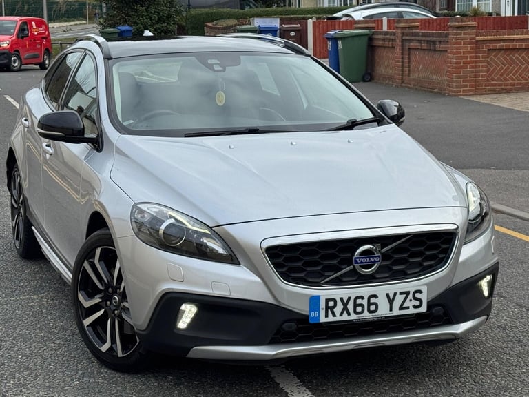 2016 Volvo V40 Cross Country 2.0 D3 Lux Nav Auto Euro 6 (s/s) 5dr HATCHBACK Diesel Automatic