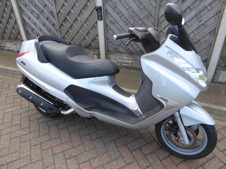 image for PIAGGIO X8 400 07 REG LOW MILES NEW BATTERY 1 YEARS MOT