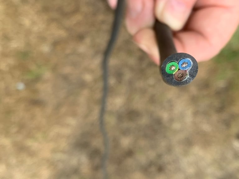 9 meters of 13amp 2.5mm black cable new