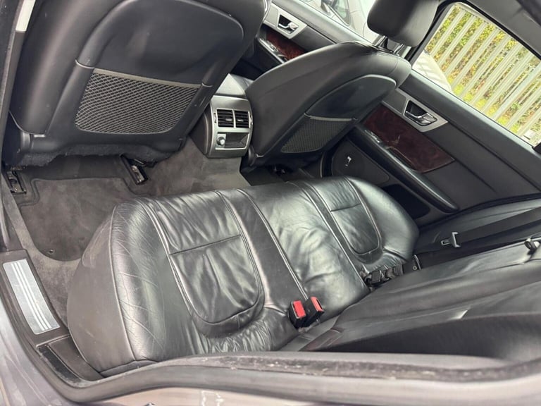 JAGUAR XF 2.2d Luxury Auto Euro 5 (s/s) 4dr 2011