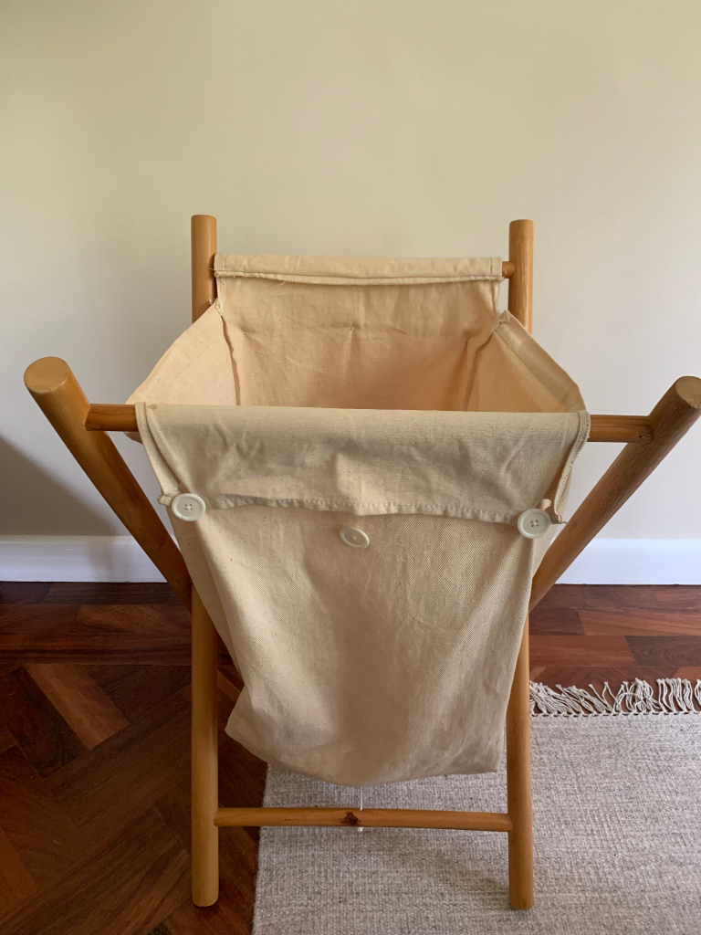 Laundry bag with stand: wooden frame with canvas bag