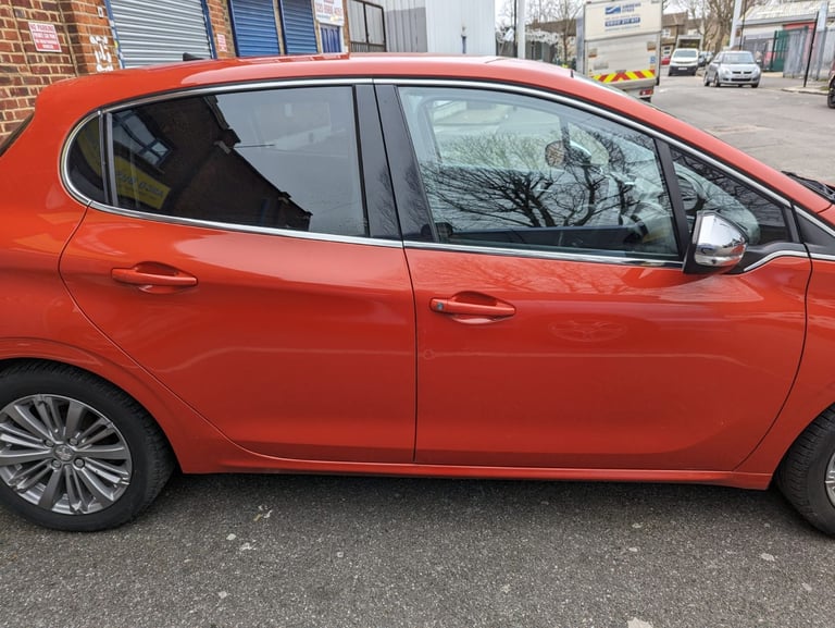 Peugeot, 208, Hatchback, 2015, Manual, 1199 (cc), 5 doors