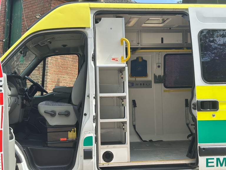 2006 Renault Master LOW MILEAGE AUTOMATIC Ex ambulance ideal Campervan project!