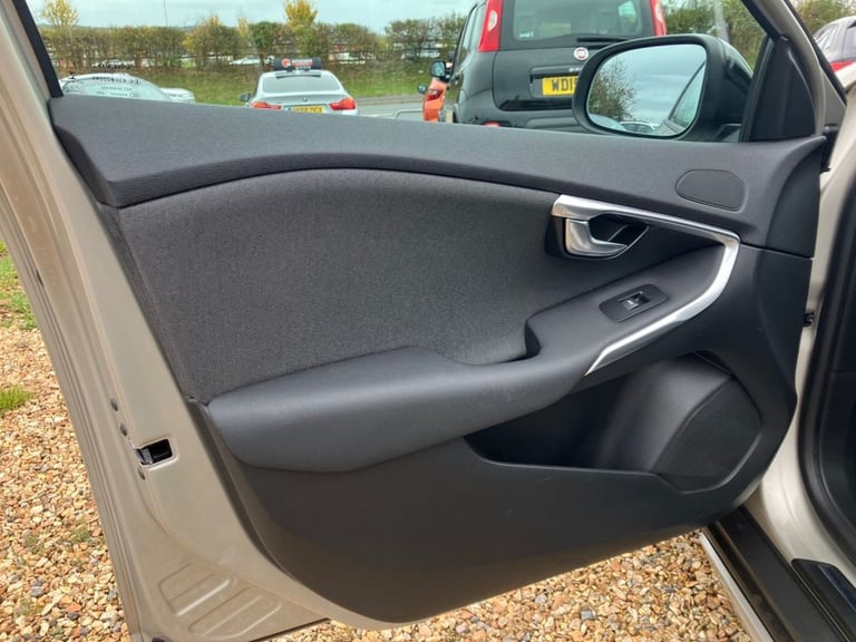 2017 Volvo V40 T3 [152] Cross Country Nav Plus 5dr HATCHBACK PETROL Manual