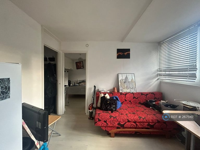 1 bedroom flat in Tregunter Road, London, SW10 (1 bed) (#2675161)