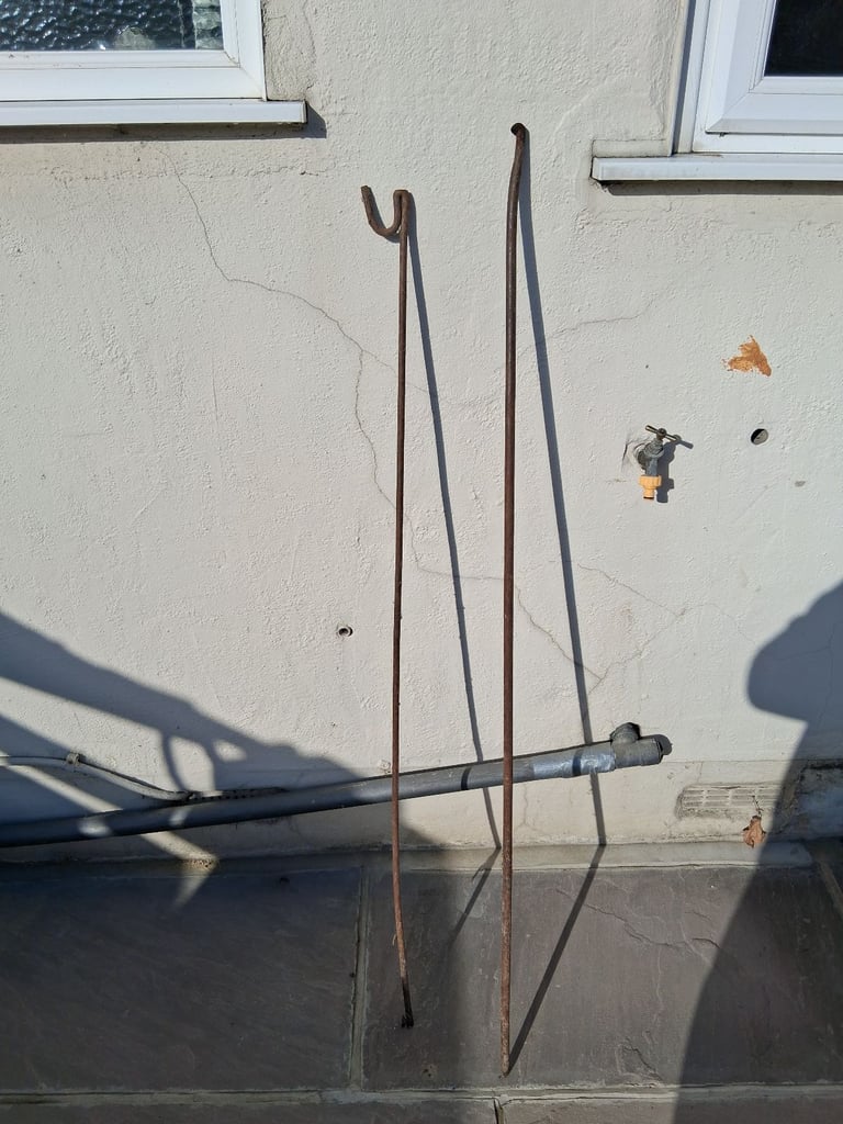 Kerb Bar and road pins