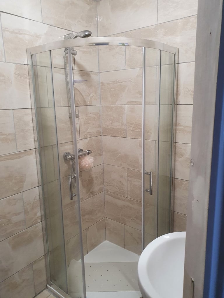 Full Ensuite Bedroom- Newcastle City Center-650PCM-All Bills Inc-No agents