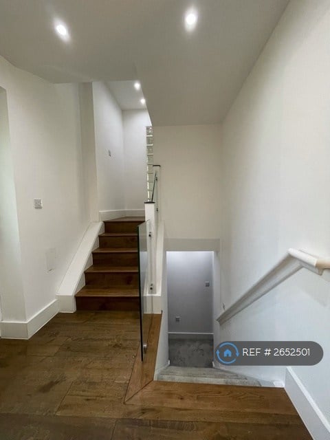 2 bedroom flat in Evering Road, London, E5 (2 bed) (#2652501)