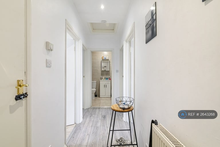 2 bedroom flat in Sidmouth Road, London, NW2 (2 bed) (#2643268)
