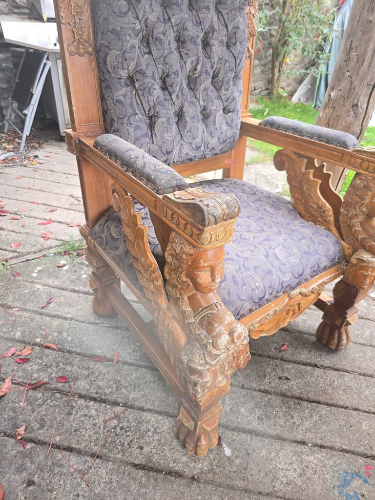 Throne chair