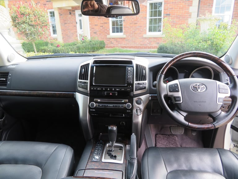 2014 Toyota Landcruiser Amazon ZX 4.6 V8 Petrol 8 Seater 4x4 Petrol Automatic