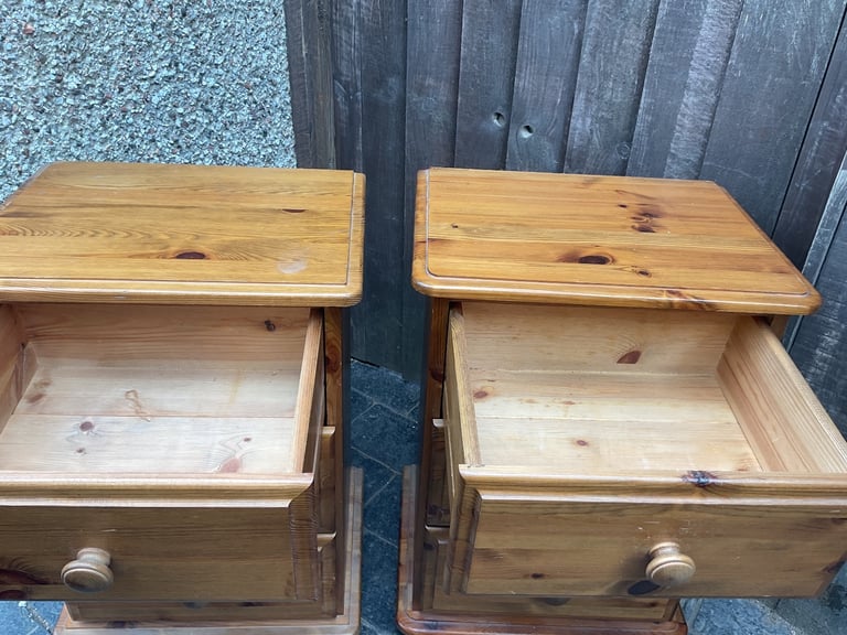 PAIR SOLID PINE COTTAGE BEDSIDE CABINETS 