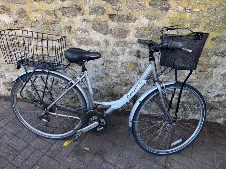 image for Lady’s Apollo town bike