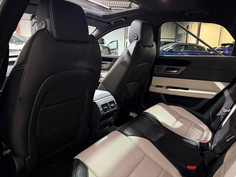 2017 Jaguar XF 2.0d R-Sport Saloon 4dr Diesel Auto AWD Euro 6 (s/s) (240 ps)